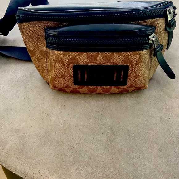 Coach Belt/shoulder Bag , original brown color black leather , almost brand new - Picture 1 of 3